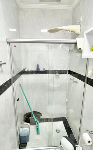 Casa à venda com 480m², 5 quartos e 5 vagas Casa à venda com 480m², 5 quartos e 5 vagasBanheiro da Suíte 2