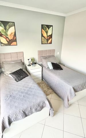 Casa à venda com 480m², 5 quartos e 5 vagas Casa à venda com 480m², 5 quartos e 5 vagasQuarto de Visitas