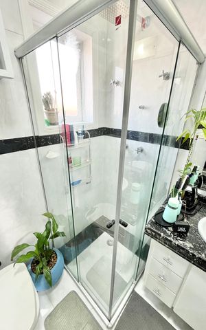 Casa à venda com 480m², 5 quartos e 5 vagas Casa à venda com 480m², 5 quartos e 5 vagasBanheiro da Suíte 4