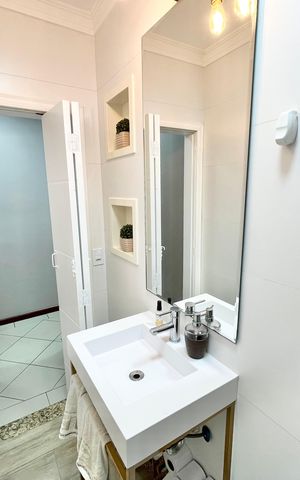 Casa à venda com 480m², 5 quartos e 5 vagas Casa à venda com 480m², 5 quartos e 5 vagasBanheiro
