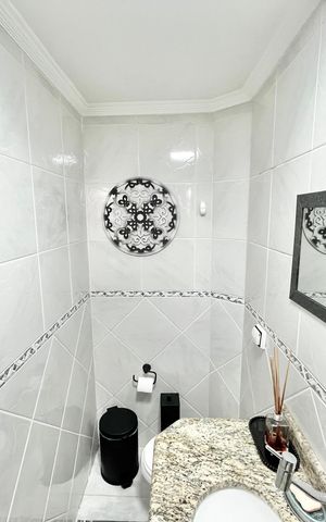 Casa à venda com 480m², 5 quartos e 5 vagas Casa à venda com 480m², 5 quartos e 5 vagasÁrea gourmet Banheiro