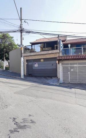 Casa para alugar com 120m², 3 quartos e 5 vagasFachada