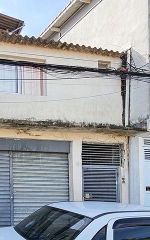 Casa à venda com 125m², 2 quartos e 2 vagas Casa à venda com 125m², 2 quartos e 2 vagasFachada
