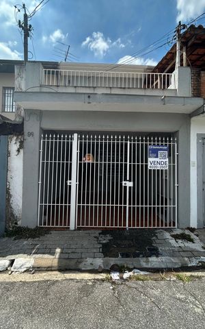 Casa à venda com 160m², 3 quartos e 1 vaga Casa à venda com 160m², 3 quartos e 1 vagaFachada