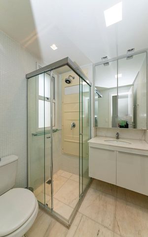 Apartamento para alugar com 306m², 4 quartos e 3 vagas Apartamento para alugar com 306m², 4 quartos e 3 vagasBanheiro da Suíte 3