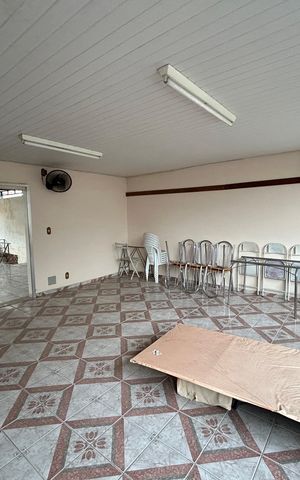 Casa à venda com 204m², 3 quartos e sem vagaÁrea comum - Salão de festas