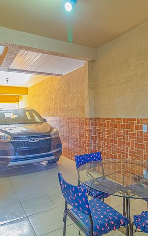 Casa à venda com 250m², 4 quartos e 3 vagas Casa à venda com 250m², 4 quartos e 3 vagasGaragem