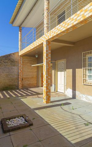 Casa à venda com 250m², 4 quartos e 3 vagas Casa à venda com 250m², 4 quartos e 3 vagasPátio