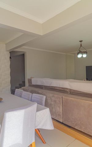 Casa à venda com 250m², 4 quartos e 3 vagas Casa à venda com 250m², 4 quartos e 3 vagasSala