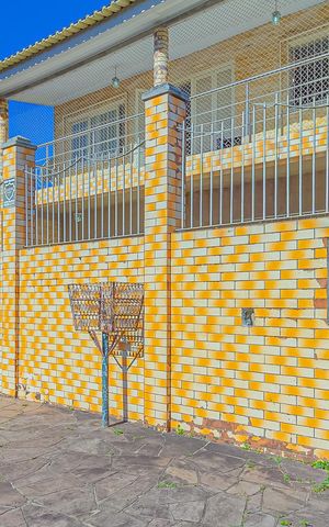 Casa à venda com 250m², 4 quartos e 3 vagas Casa à venda com 250m², 4 quartos e 3 vagasFachada