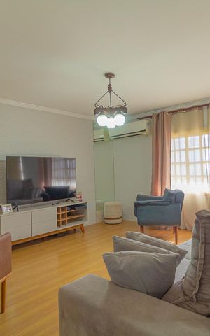 Casa à venda com 250m², 4 quartos e 3 vagas Casa à venda com 250m², 4 quartos e 3 vagasSala