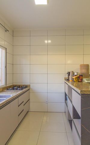 Casa à venda com 250m², 4 quartos e 3 vagas Casa à venda com 250m², 4 quartos e 3 vagasCozinha
