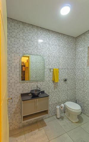 Casa à venda com 250m², 4 quartos e 3 vagas Casa à venda com 250m², 4 quartos e 3 vagasLavabo