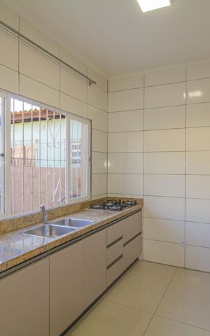 Casa à venda com 250m², 4 quartos e 3 vagas Casa à venda com 250m², 4 quartos e 3 vagasCozinha
