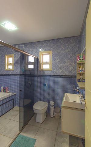 Casa à venda com 250m², 4 quartos e 3 vagas Casa à venda com 250m², 4 quartos e 3 vagasBanheiro da Suíte