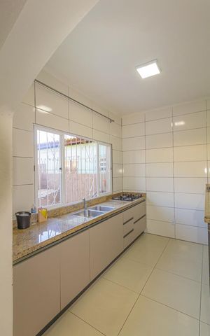 Casa à venda com 250m², 4 quartos e 3 vagas Casa à venda com 250m², 4 quartos e 3 vagasCozinha