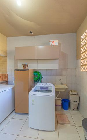 Casa à venda com 250m², 4 quartos e 3 vagas Casa à venda com 250m², 4 quartos e 3 vagasÁrea de Serviço