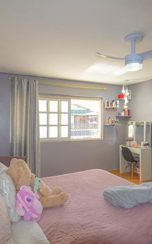 Casa à venda com 250m², 4 quartos e 3 vagas Casa à venda com 250m², 4 quartos e 3 vagasQuarto 1