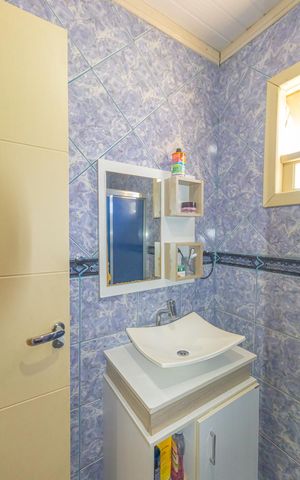 Casa à venda com 250m², 4 quartos e 3 vagas Casa à venda com 250m², 4 quartos e 3 vagasBanheiro Social