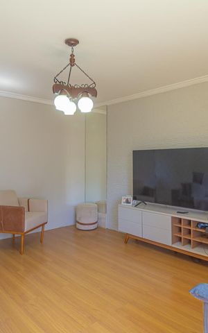 Casa à venda com 250m², 4 quartos e 3 vagas Casa à venda com 250m², 4 quartos e 3 vagasSala