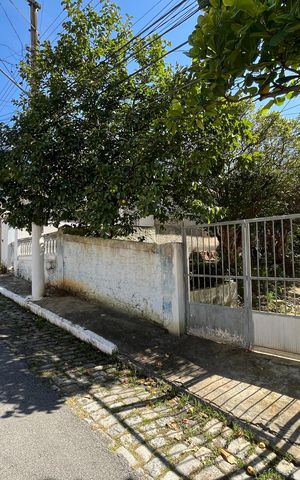 Casa à venda com 800m², 2 quartos e 5 vagas Casa à venda com 800m², 2 quartos e 5 vagasFachada