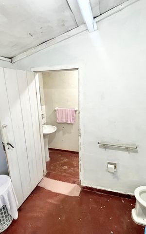 Casa à venda com 800m², 2 quartos e 5 vagas Casa à venda com 800m², 2 quartos e 5 vagasBanheiro