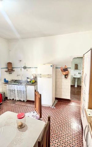 Casa à venda com 800m², 2 quartos e 5 vagas Casa à venda com 800m², 2 quartos e 5 vagasCozinha