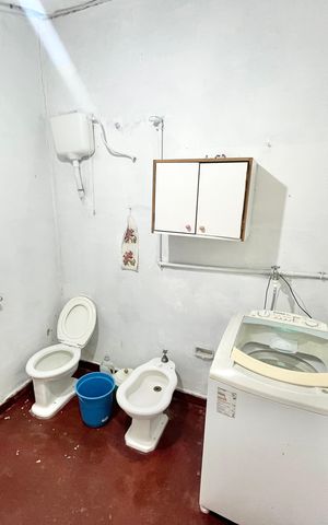 Casa à venda com 800m², 2 quartos e 5 vagas Casa à venda com 800m², 2 quartos e 5 vagasBanheiro