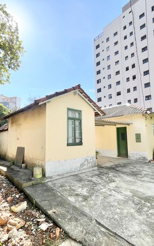 Casa à venda com 800m², 2 quartos e 5 vagas Casa à venda com 800m², 2 quartos e 5 vagasÁrea externa
