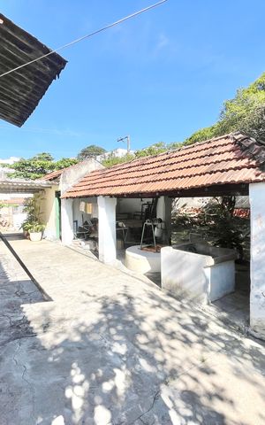 Casa à venda com 800m², 2 quartos e 5 vagas Casa à venda com 800m², 2 quartos e 5 vagasÁrea externa