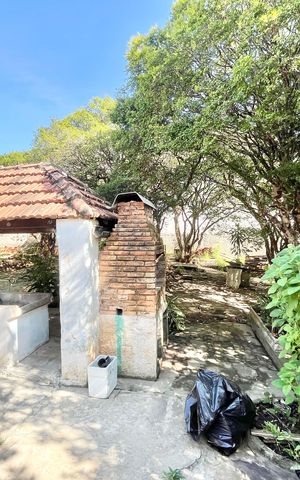 Casa à venda com 800m², 2 quartos e 5 vagas Casa à venda com 800m², 2 quartos e 5 vagasÁrea externa