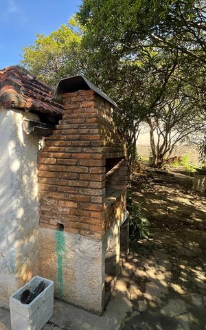 Casa à venda com 800m², 2 quartos e 5 vagas Casa à venda com 800m², 2 quartos e 5 vagasÁrea comum - Churrasqueira