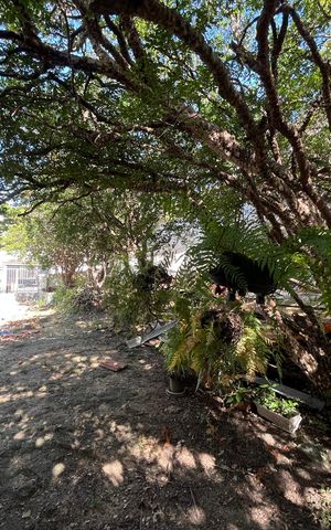 Casa à venda com 800m², 2 quartos e 5 vagas Casa à venda com 800m², 2 quartos e 5 vagasÁrea externa