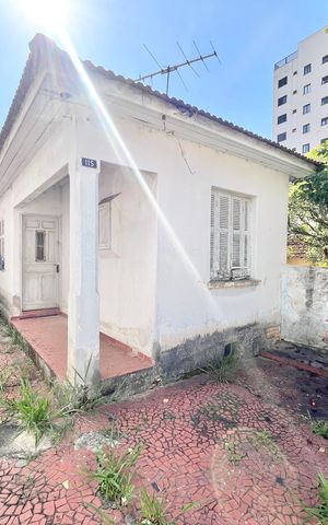 Casa à venda com 800m², 2 quartos e 5 vagas Casa à venda com 800m², 2 quartos e 5 vagasÁrea externa