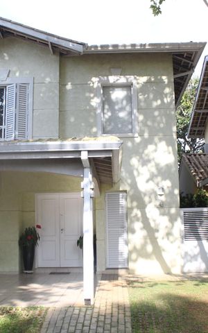 Casa de condomínio para alugar com 173m², 3 quartos e 3 vagas Casa de condomínio para alugar com 173m², 3 quartos e 3 vagasFachada