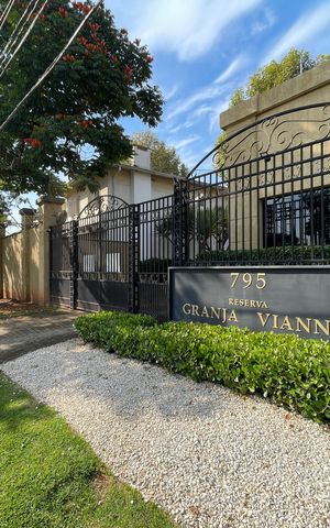 Casa de condomínio para alugar com 173m², 3 quartos e 3 vagas Casa de condomínio para alugar com 173m², 3 quartos e 3 vagasVista da Rua