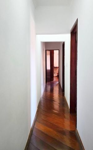 Casa à venda com 108m², 3 quartos e 2 vagas Casa à venda com 108m², 3 quartos e 2 vagasCorredor