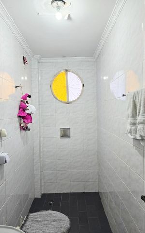 Casa à venda com 108m², 3 quartos e 2 vagas Casa à venda com 108m², 3 quartos e 2 vagasBanheiro social
