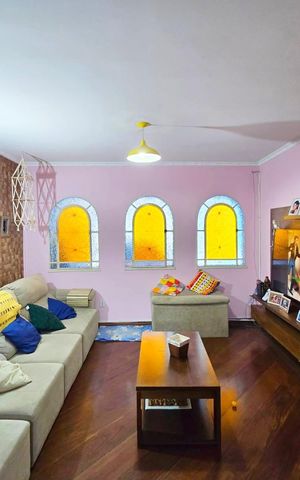 Casa à venda com 108m², 3 quartos e 2 vagas Casa à venda com 108m², 3 quartos e 2 vagasSala