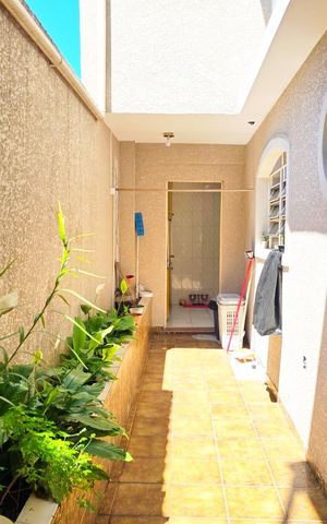 Casa à venda com 108m², 3 quartos e 2 vagas Casa à venda com 108m², 3 quartos e 2 vagasCorredor
