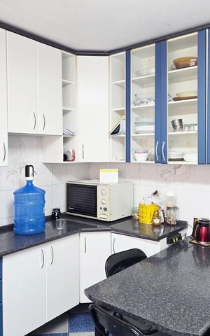 Casa à venda com 108m², 3 quartos e 2 vagas Casa à venda com 108m², 3 quartos e 2 vagasCozinha