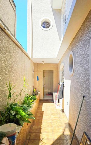Casa à venda com 108m², 3 quartos e 2 vagas Casa à venda com 108m², 3 quartos e 2 vagasCorredor
