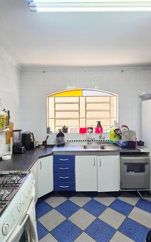 Casa à venda com 108m², 3 quartos e 2 vagas Casa à venda com 108m², 3 quartos e 2 vagasCozinha