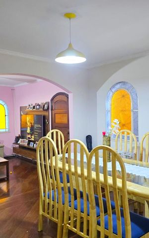 Casa à venda com 108m², 3 quartos e 2 vagas Casa à venda com 108m², 3 quartos e 2 vagasCopa