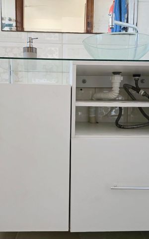 Casa à venda com 108m², 3 quartos e 2 vagas Casa à venda com 108m², 3 quartos e 2 vagasBanheiro social