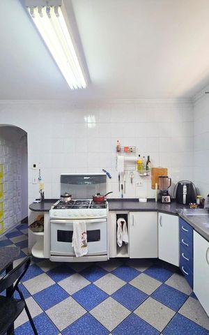 Casa à venda com 108m², 3 quartos e 2 vagas Casa à venda com 108m², 3 quartos e 2 vagasCozinha