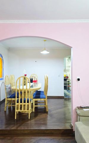 Casa à venda com 108m², 3 quartos e 2 vagas Casa à venda com 108m², 3 quartos e 2 vagasSala