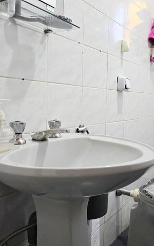 Casa à venda com 108m², 3 quartos e 2 vagas Casa à venda com 108m², 3 quartos e 2 vagasBanheiro social