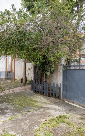 Casa à venda com 680m², 5 quartos e 6 vagasQuintal