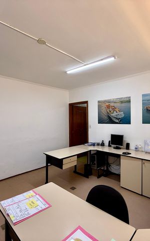 Casa à venda com 137m², 3 quartos e 2 vagas Casa à venda com 137m², 3 quartos e 2 vagasSala